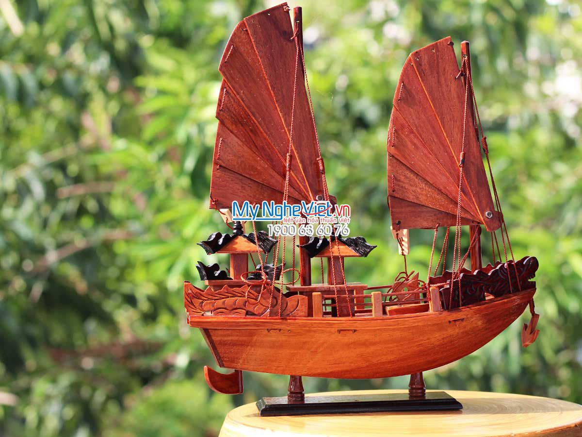 Thuyền rồng gỗ hương thân 30cm
