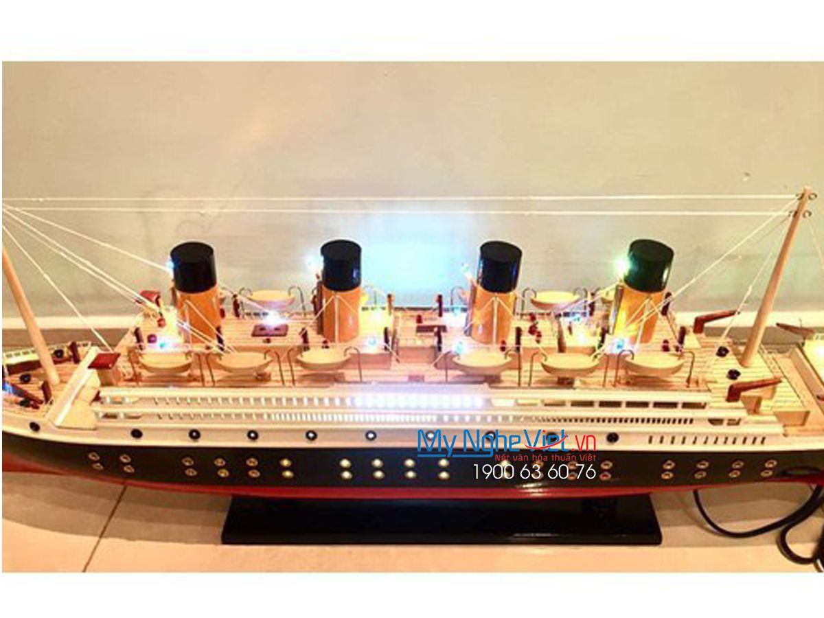 Mô hình du thuyền Titanic đèn  (thân 1m) MNV-TB11D-100