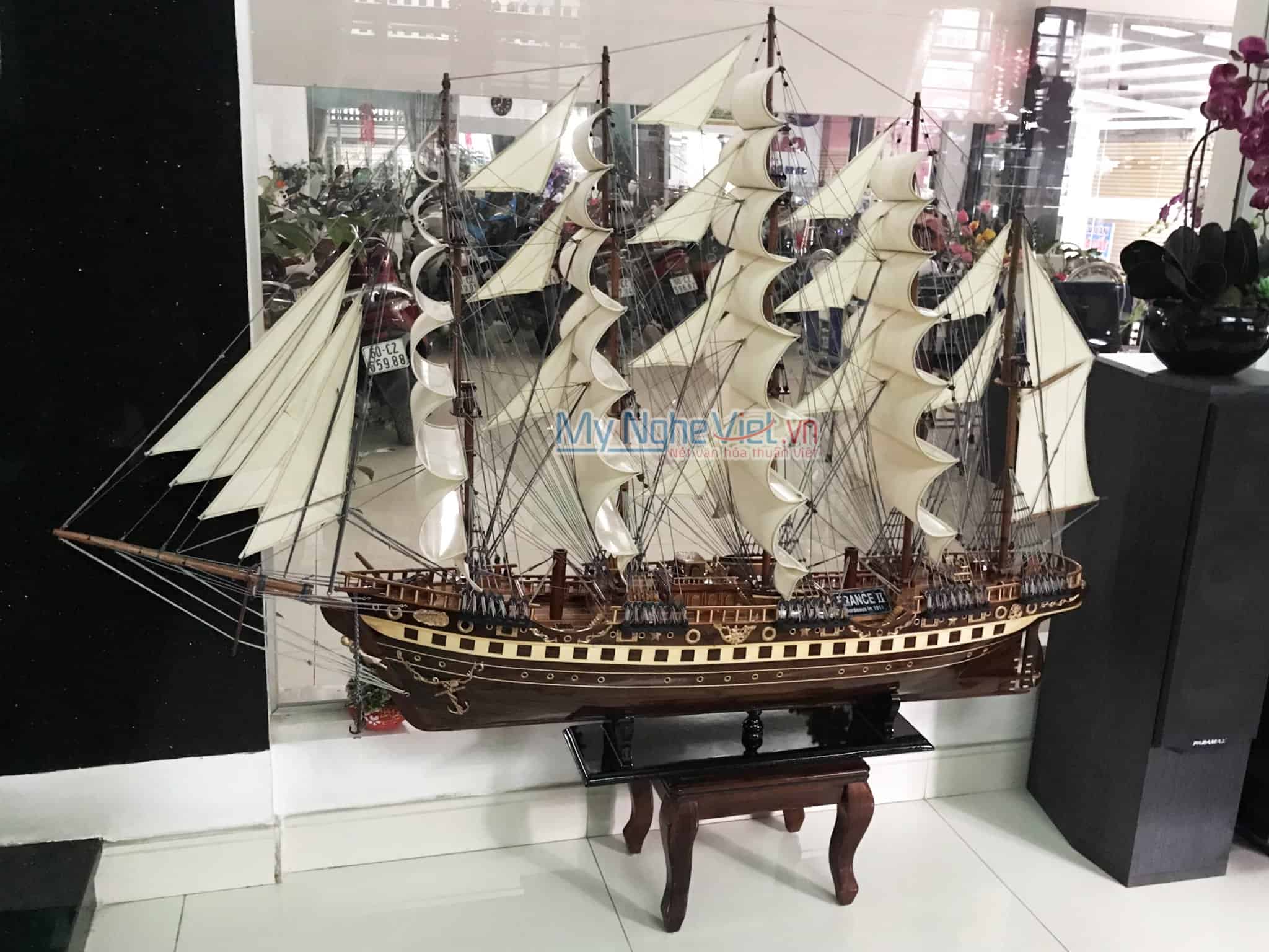 Mô hình thuyền buồm phong thủy France II gỗ đen (thân 1m5) MNV-TB18