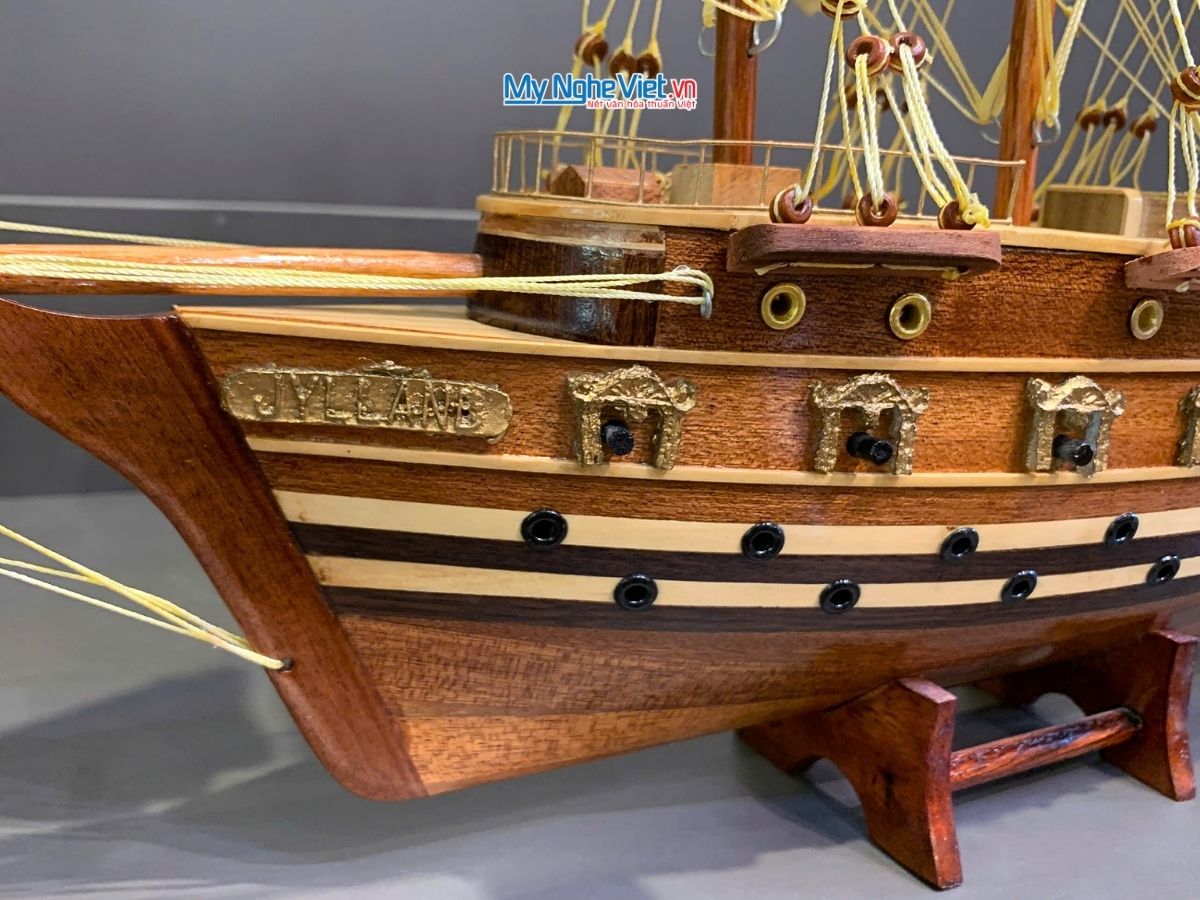 Mô Hình Thuyền Chiến Cổ Jylland Buồm Trắng (Thân 60cm) MNV-TB27-60.1