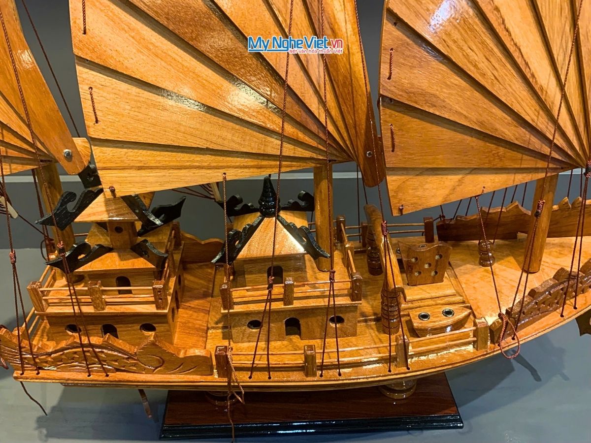 Mô Hình Thuyền Rồng (Thân 60cm) gỗ hương MNV-TB16/60GH