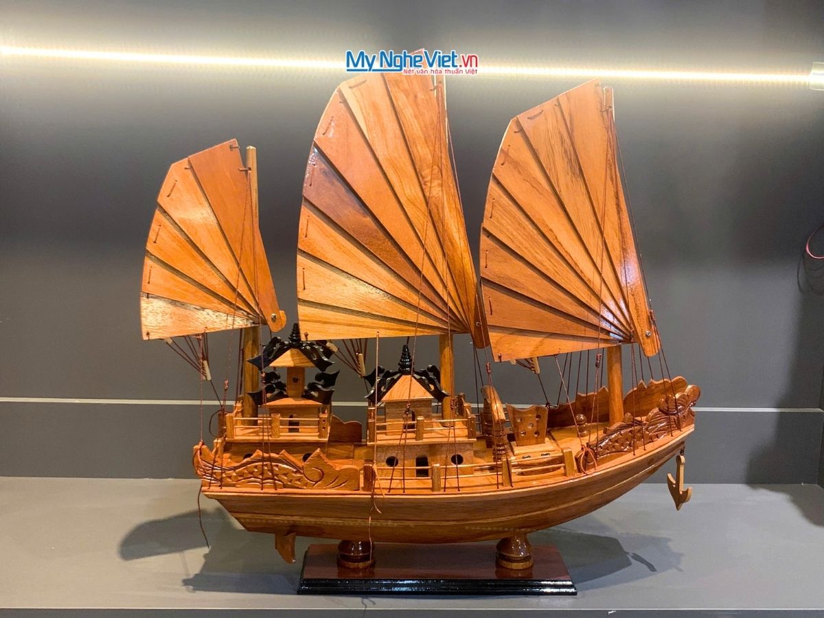 Mô Hình Thuyền Rồng (Thân 60cm) gỗ hương MNV-TB16/60GH