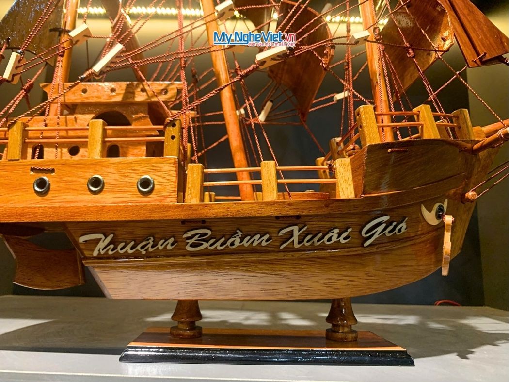 Thuyền Rồng Vịnh Hạ Long gỗ hương 40cm MNV-TB16/GH