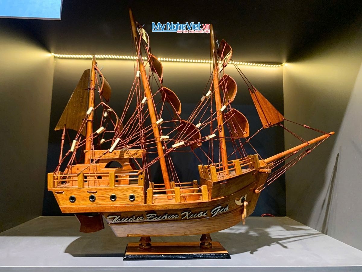 Mô Hình Thuyền Gỗ Thái Lan Gỗ Hương (Thân 40cm) MNV-TB15/40