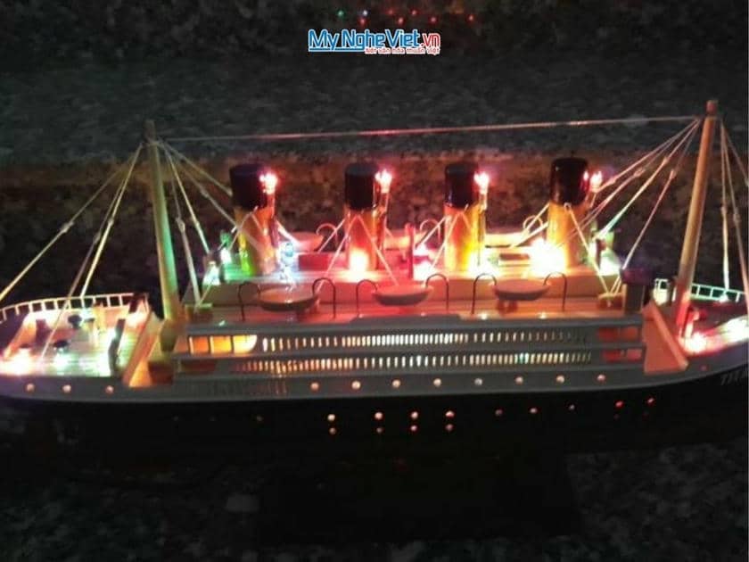 Mô Hình Thuyền Titanic Đèn (Thân 40cm) MNV-TB11D-40