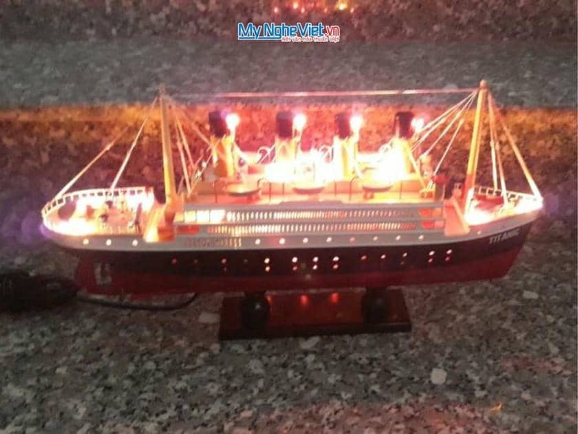 Mô Hình Thuyền Titanic Đèn (Thân 40cm) MNV-TB11D-40