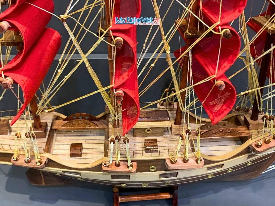 Combo Mô hình thuyền buồm phong thủy France II buồm đỏ Và Hộp Ép Kim Cao Cấp CBMNV-TB026-3