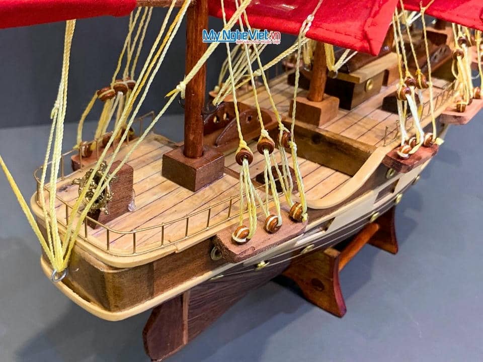 Combo Mô hình thuyền buồm phong thủy France II buồm đỏ Và Hộp Ép Kim Cao Cấp CBMNV-TB026-3