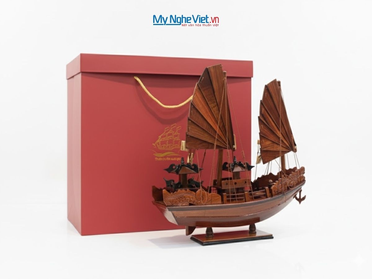 Combo Mô Hình Thuyền Gỗ Việt Nam - Thuyền Rồng Gỗ Cẩm Lai Và Hộp Ép Kim Cao Cấp CBMNV-TB16