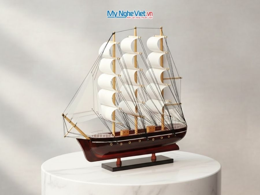 Mô hình thuyền buồm phong thủy France II (thân 28cm) MNV-TB80