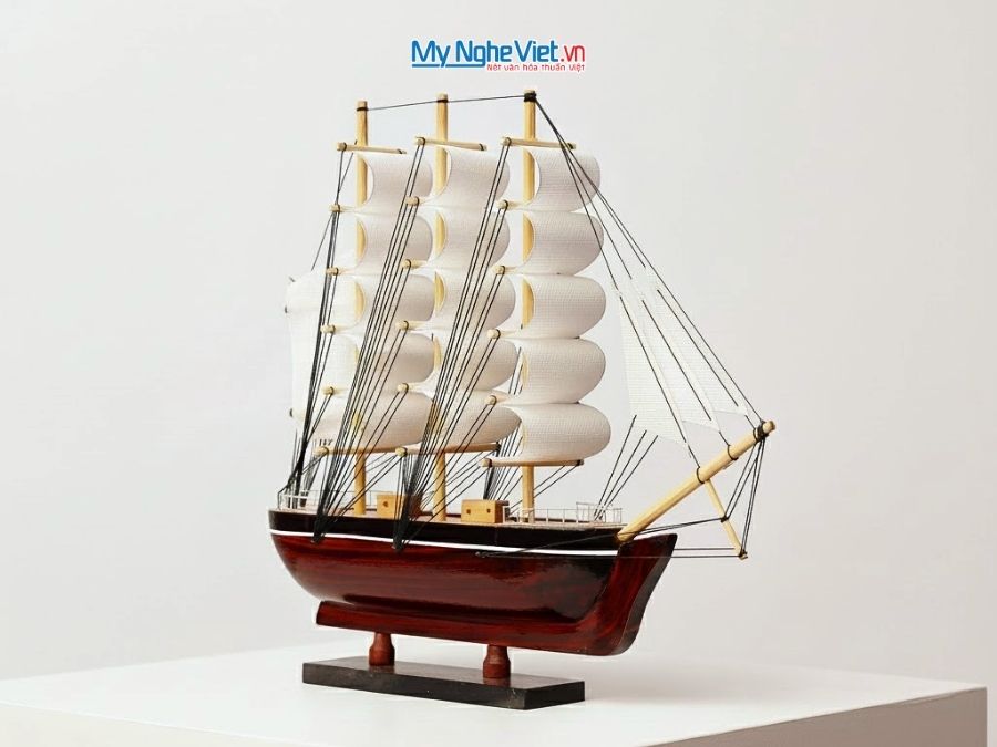 Mô hình thuyền buồm phong thủy France II (thân 32cm) MNV-TB80/32