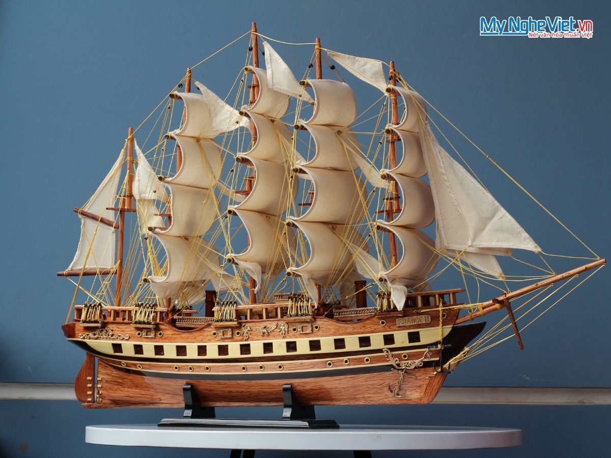 Mô hình thuyền buồm phong thủy France 2 gỗ tự nhiên (thân 1m) MNV-TB01