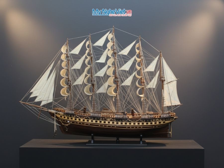 Mô hình thuyền buồm phong thủy France 2 gỗ đen (thân 2.5m) MNV-TB18-2.5m