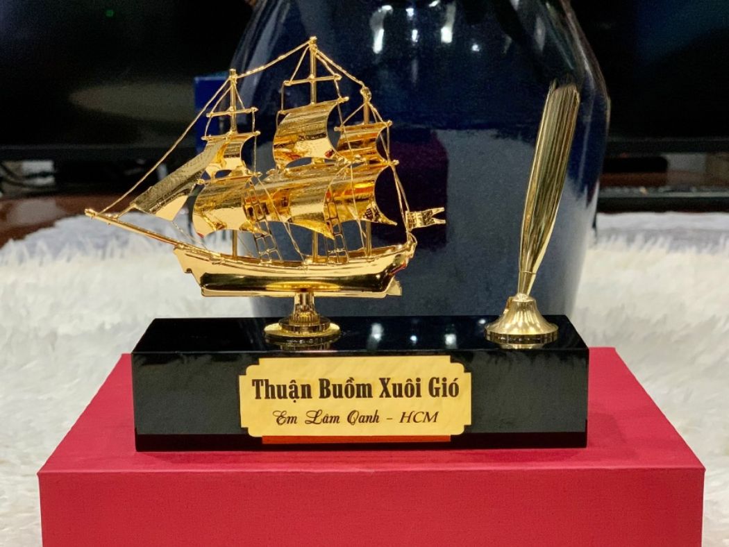 Mô Hình Thuyền Cắm Bút Mạ Vàng MNV-DD134511