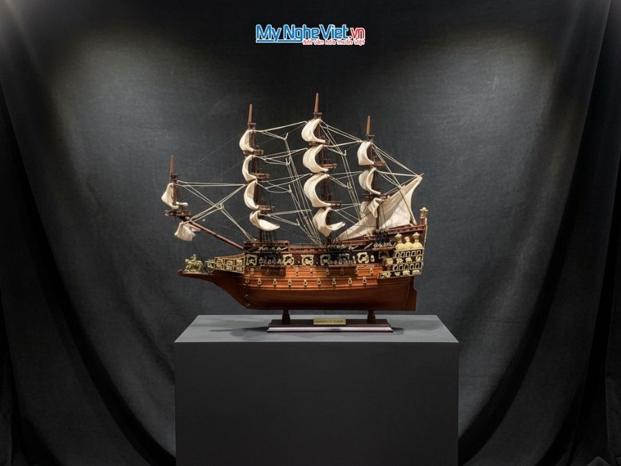 Mô hình thuyền chiến cổ Sovereign of The Seas (thân 40cm) MNV-TB08