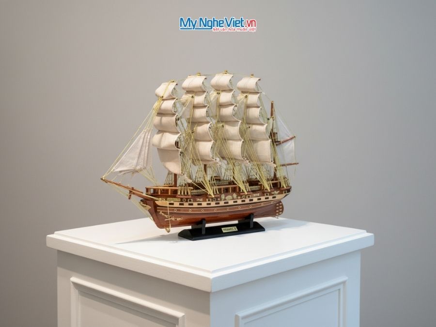 Mô hình thuyền buồm phong thủy France II gỗ tự nhiên (Thân 60cm) MNV-TB03/HX