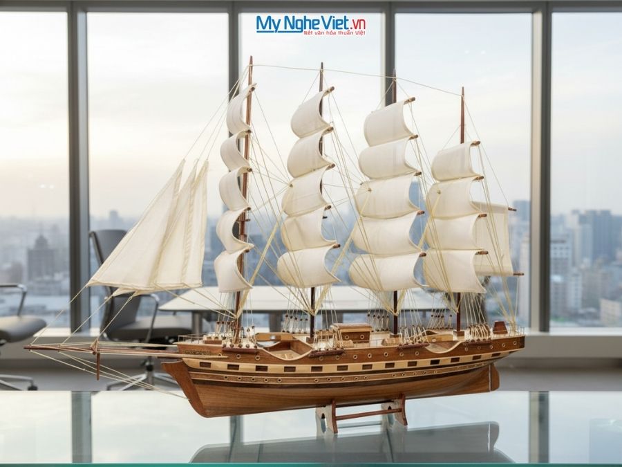 Mô hình thuyền buồm phong thủy France II gỗ tự nhiên (Thân 80cm) MNV-TB02-1