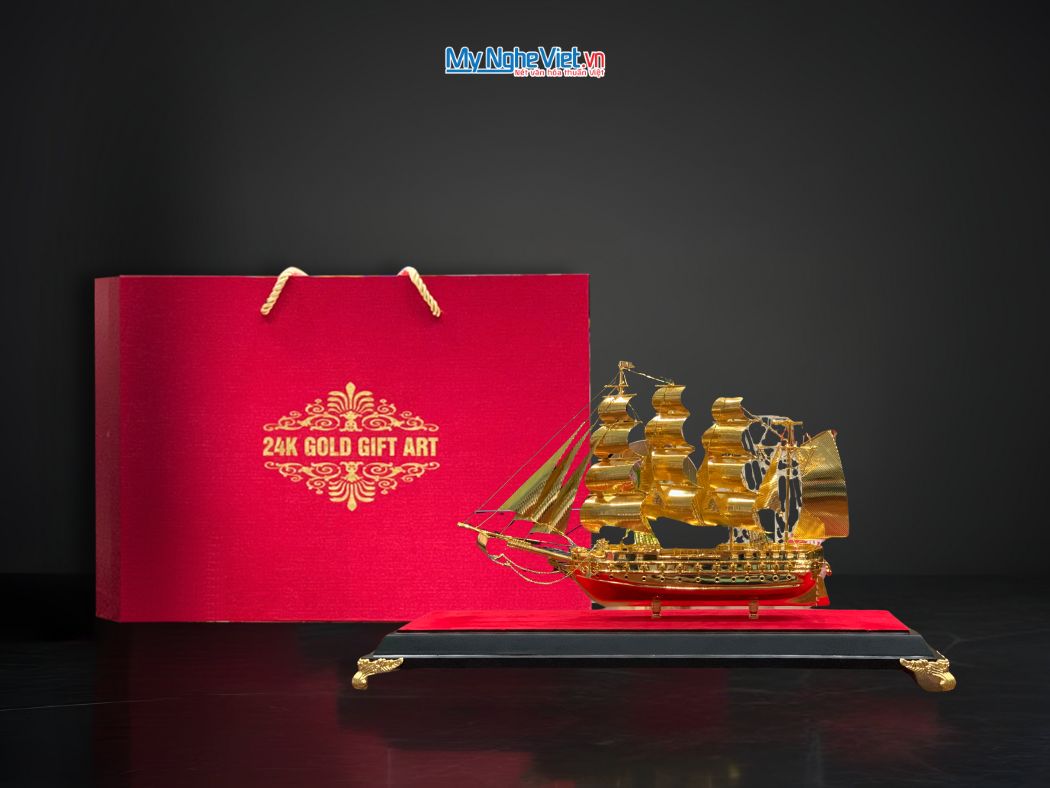 Mô Hình Thuyền Dát Vàng 24K DDTB026/1