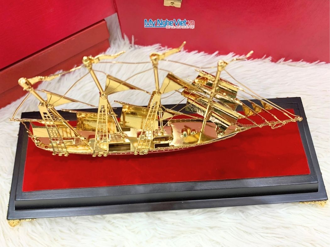 Mô Hình Thuyền Dát Vàng 24K DDTB026