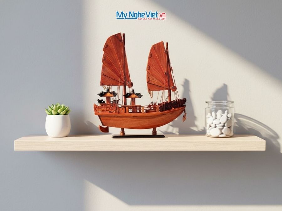 Mô hình thuyền gỗ Việt Nam-Thuyền Rồng gỗ hương thân 30cm MNV-TB16-1H