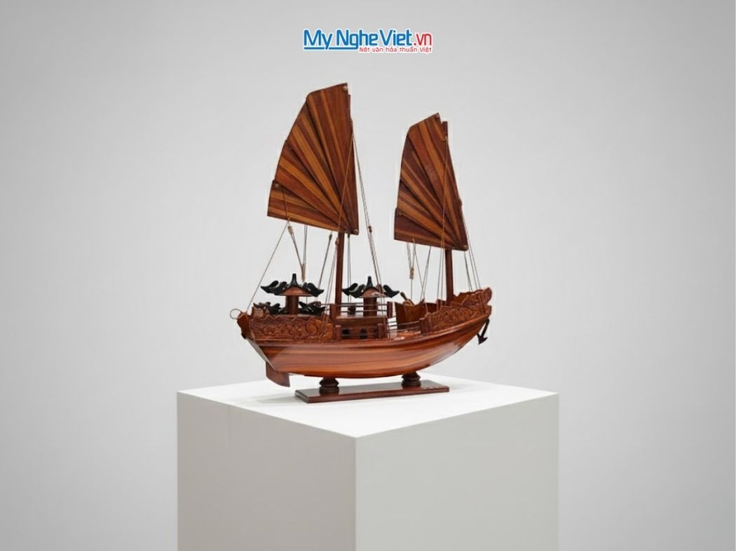 Mô Hình Thuyền Gỗ Việt Nam - Thuyền Rồng Gỗ Cẩm Lai (thân 40cm) MNV-TB16
