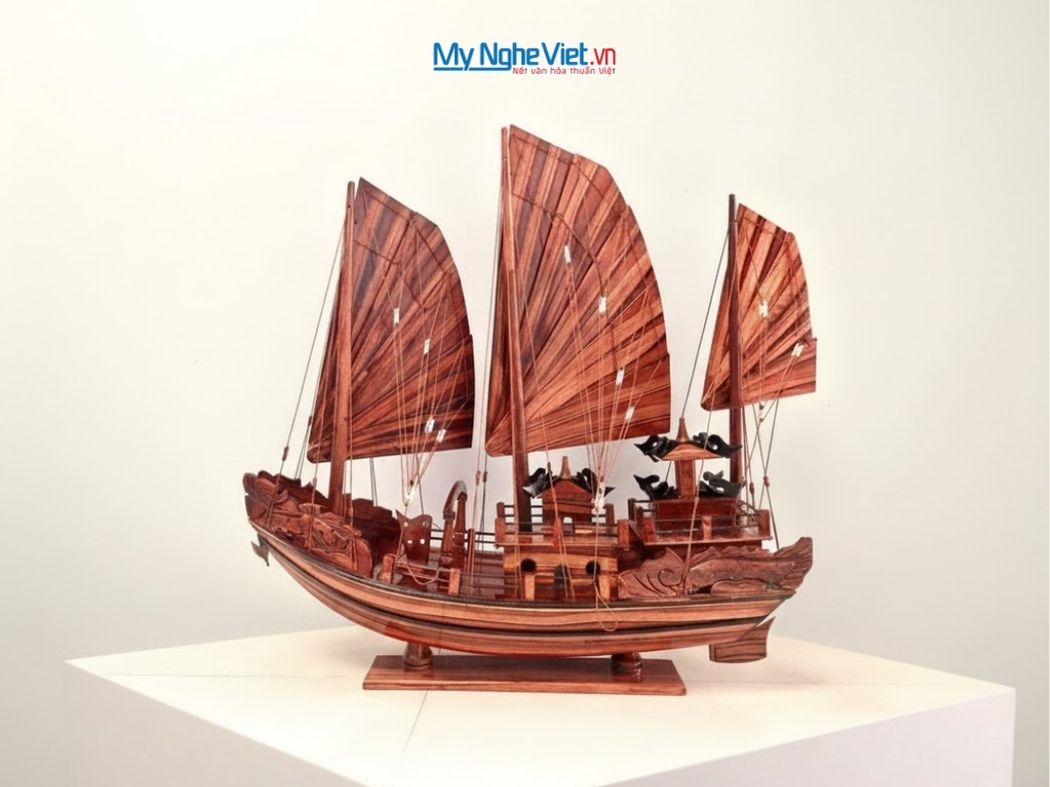 Mô Hình Thuyền Rồng Gỗ Cẩm Lai (thân 60cm) MNV-TB16/60