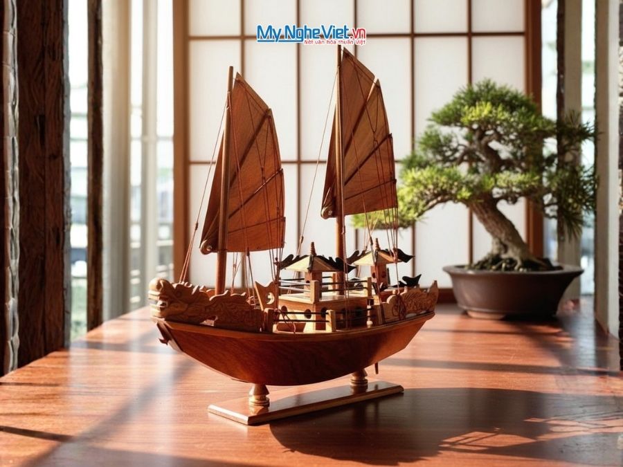 Thuyền Rồng Vịnh Hạ Long gỗ hương 40cm MNV-TB16/GH