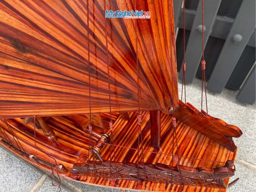 Mô Hình Thuyền Gỗ Việt Nam -Thuyền Rồng Gỗ Tràm (thân 80cm) MNV-TB16/80GT