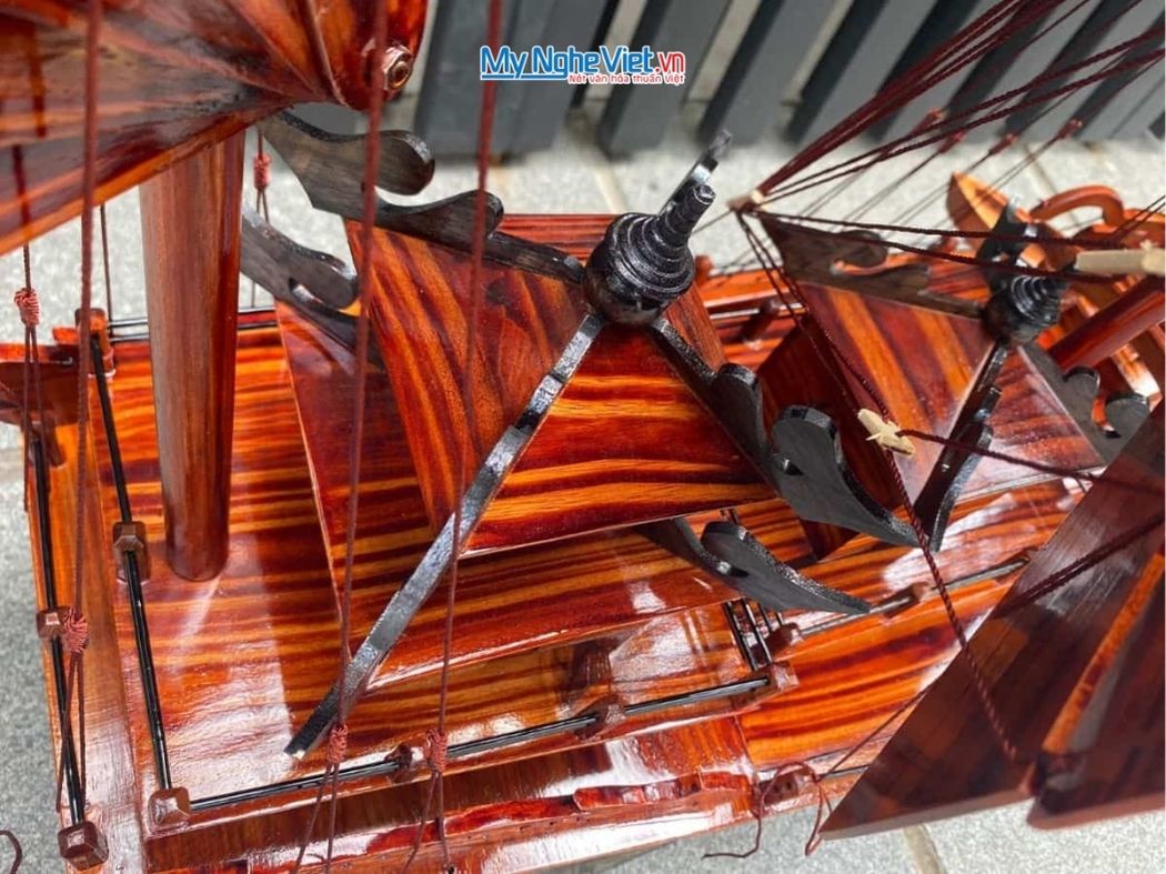 Mô Hình Thuyền Gỗ Việt Nam -Thuyền Rồng Gỗ Tràm (thân 80cm) MNV-TB16/80GT