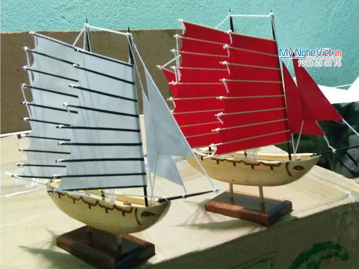 Mô Hình Thuyền Hạ Long - Mô hình thuyền rồng nhỏ màu đỏ 20cm MNV-TB16/20