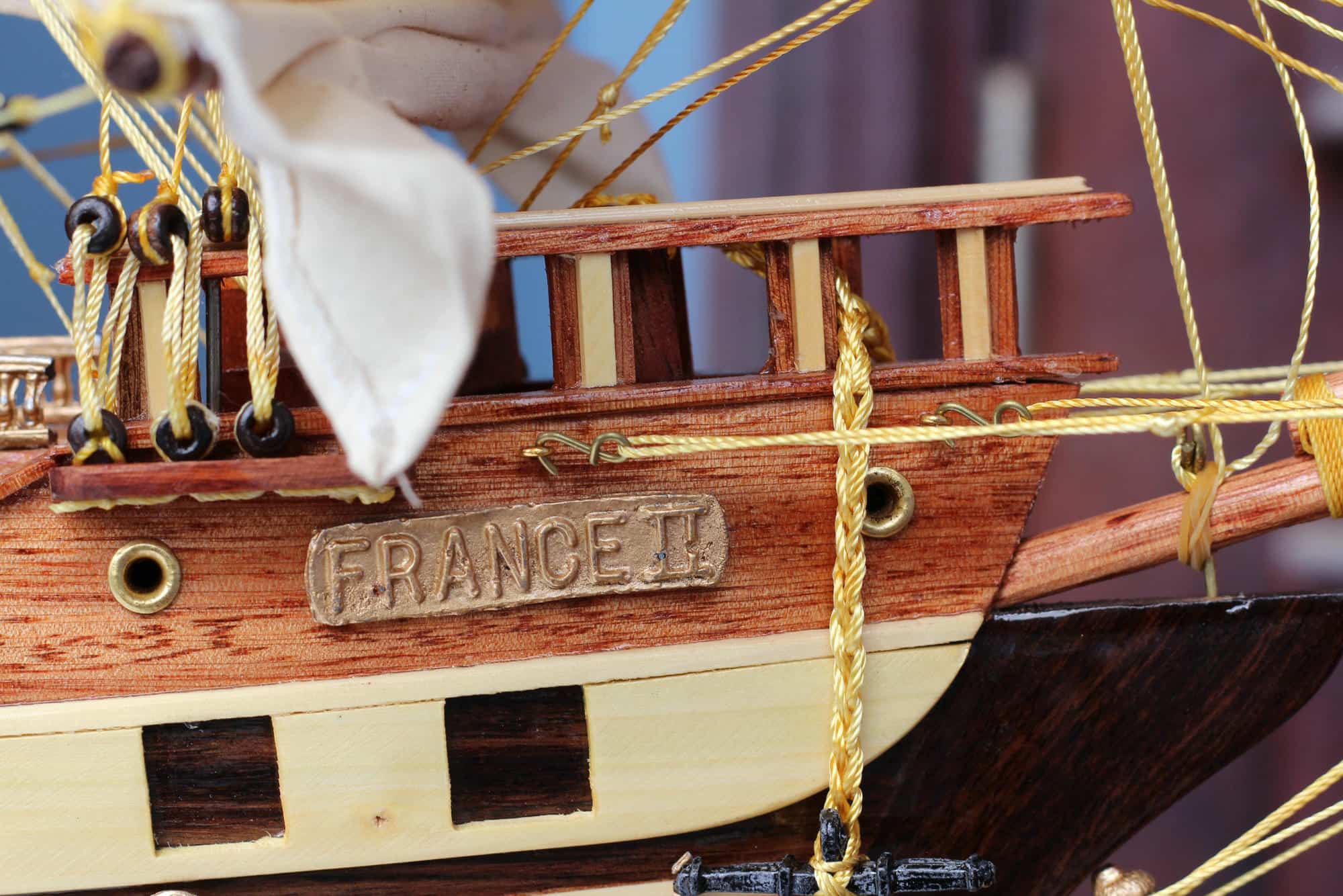Mô hình thuyền buồm phong thủy France II gỗ tự nhiên (thân 1m2) MNV-TB18