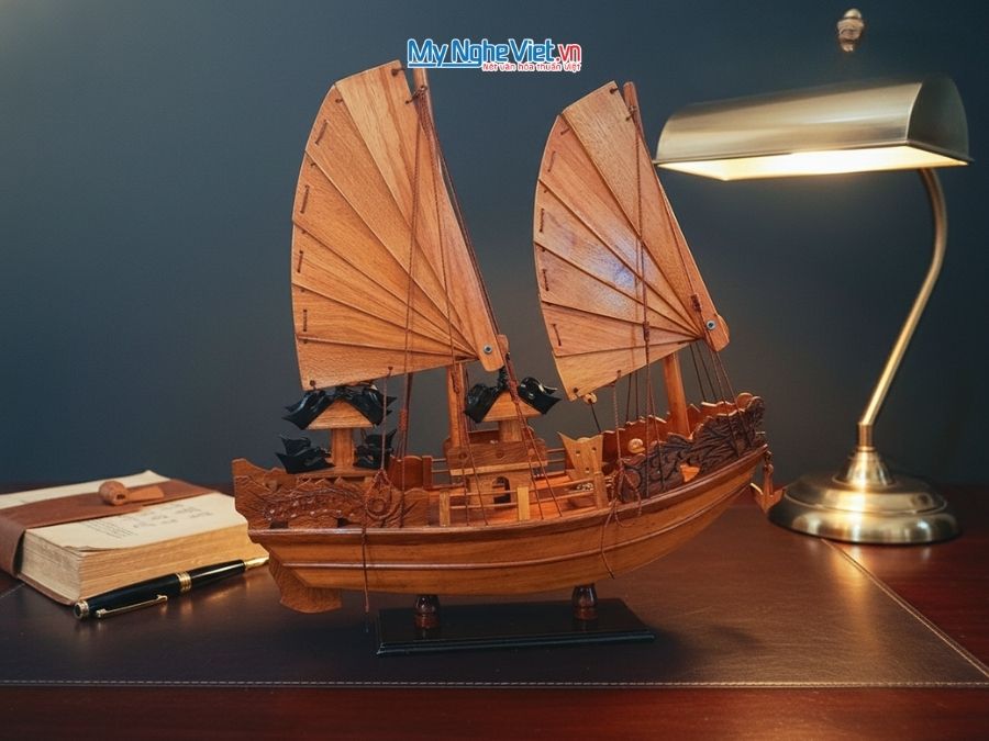 Thuyền Rồng Vịnh Hạ Long gỗ tràm (thân 40cm) MNV-TB16/GT - Mô hình thuyền trang trí